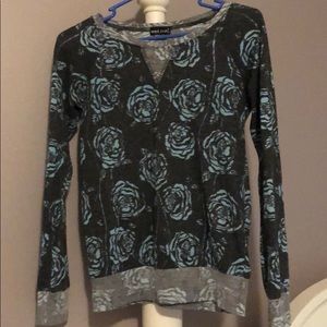 Sweater/ Long sleeved shirt